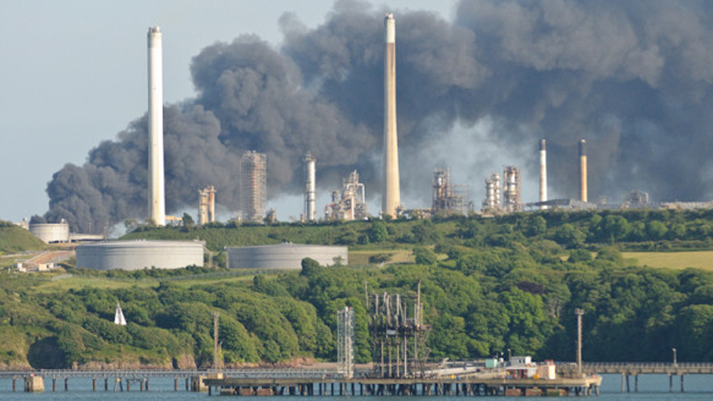 Four killed after large explosion at oil refinery in Wales Channel 4 News